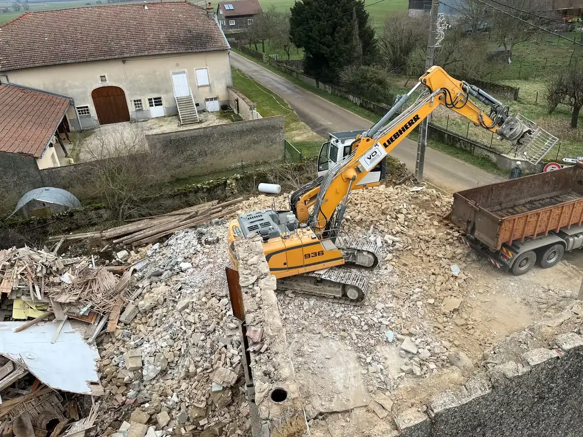 Chantier de démolition et de démantèlement mené par les équipes Voillaume