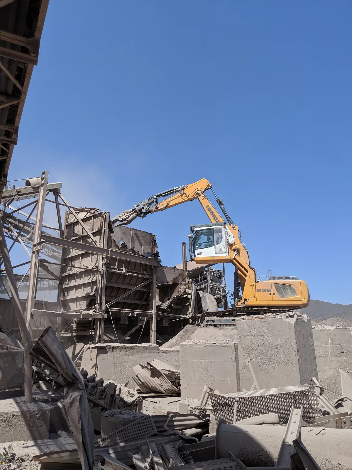 Chantier de démolition et de démantèlement mené par les équipes Voillaume