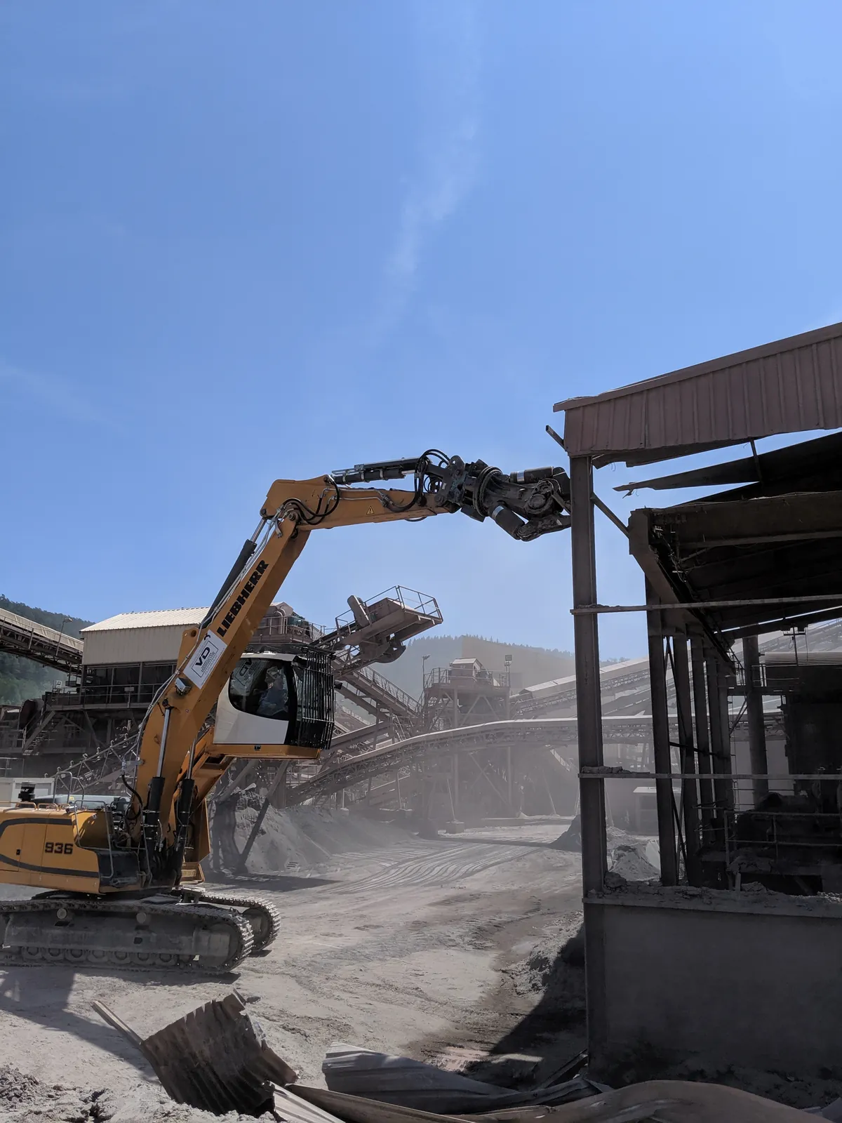 Chantier de démolition et de démantèlement mené par les équipes Voillaume