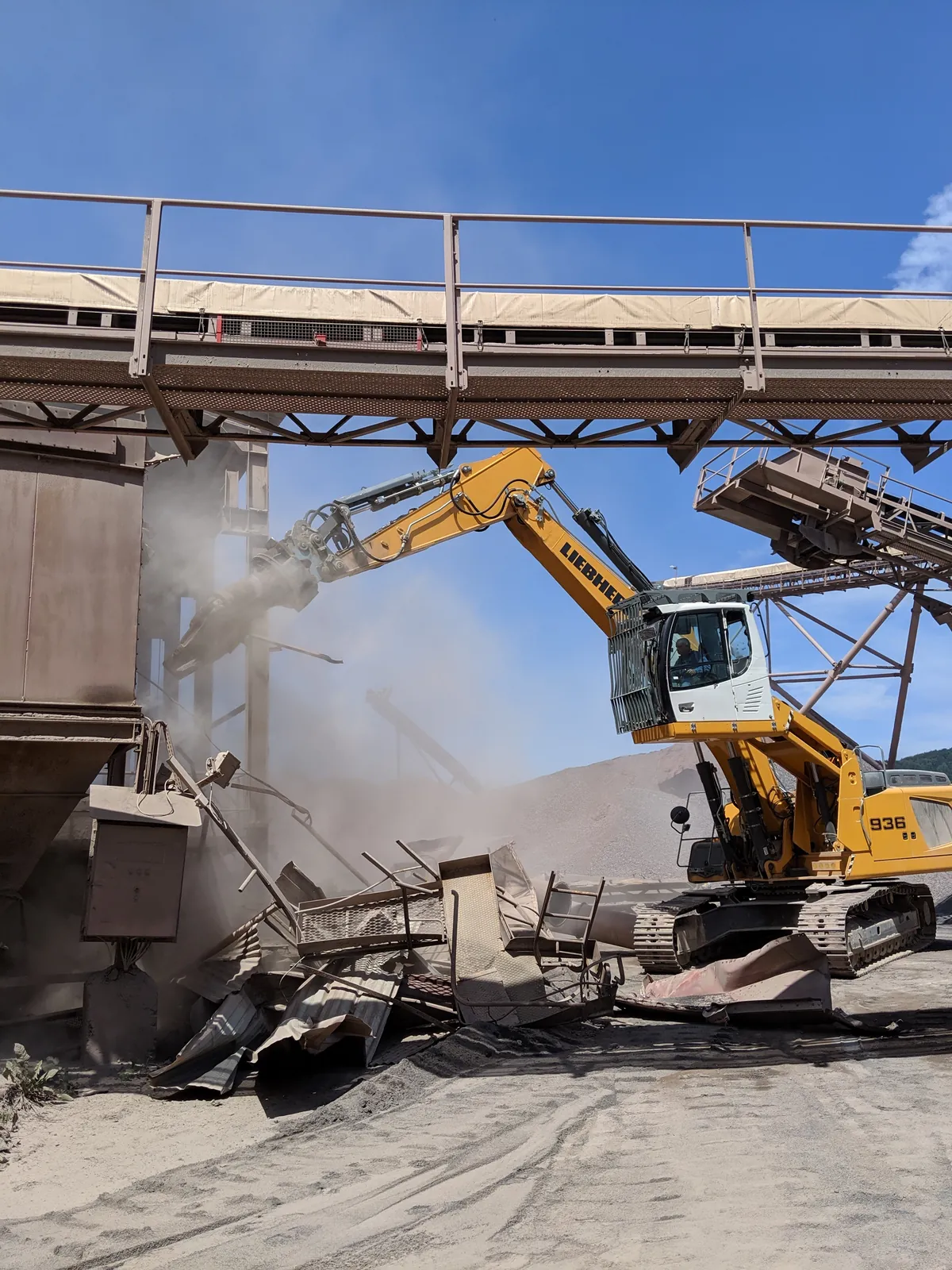 Chantier de démolition et de démantèlement mené par les équipes Voillaume