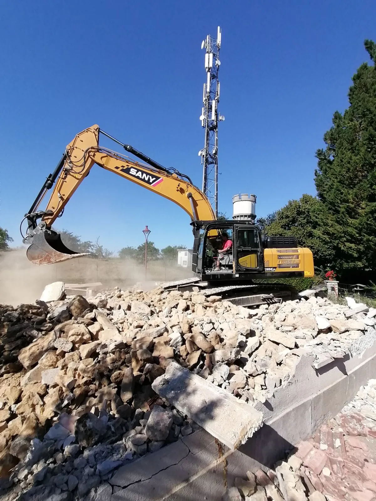 Chantier de démolition et de démantèlement mené par les équipes Voillaume